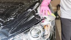Menggunakan Sabun Cuci Piring untuk Mencuci Mobil, Hati-hati! Ini Bahayanya